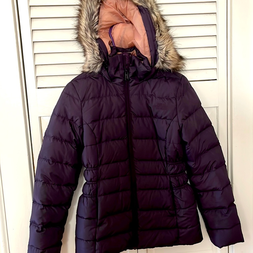 Purple Northface Jacket size Small. Removal fur on hood. EXCELLENT UC
